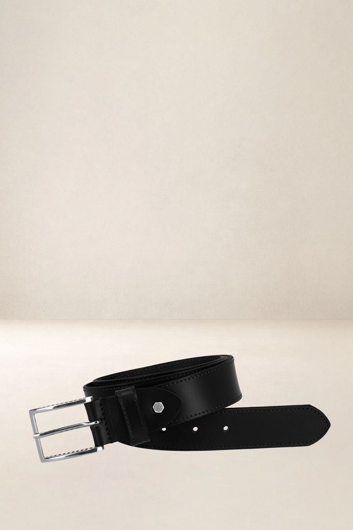 Ceinture en cuir pleine fleur CHÊNE coloris noir, vue d’ensemble – Ateliers Fourès