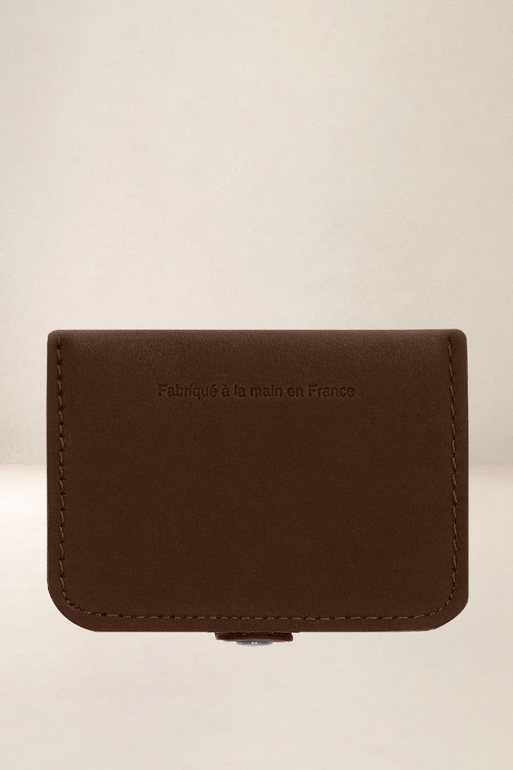 Porte-cartes en cuir pleine fleur ÉLÉOS coloris cognac, vue de dos – Ateliers Fourès