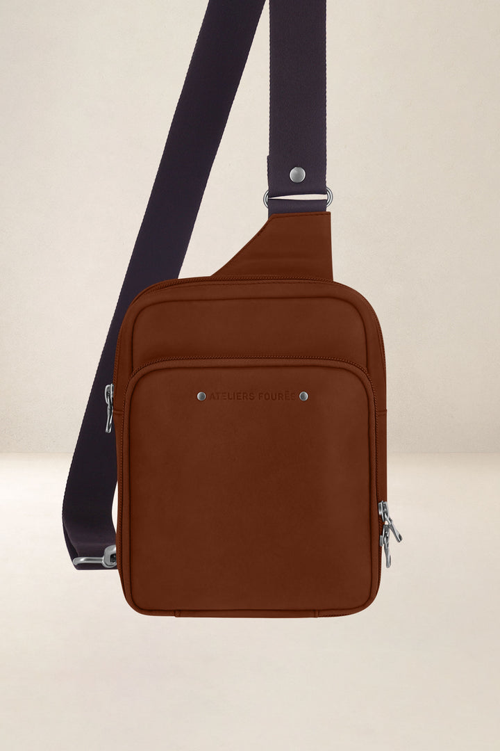 Holster en cuir pleine fleur EURIPIDE coloris fauve, vue d’ensemble – Ateliers Fourès