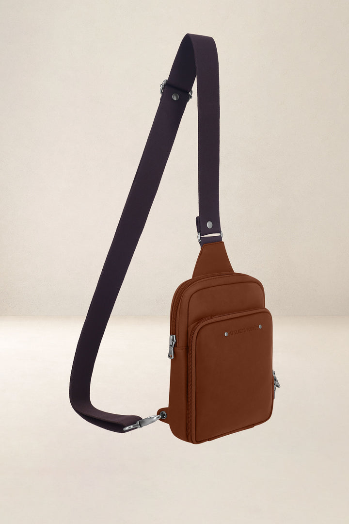 Holster en cuir pleine fleur EURIPIDE coloris fauve, vue de profil n°1 – Ateliers Fourès