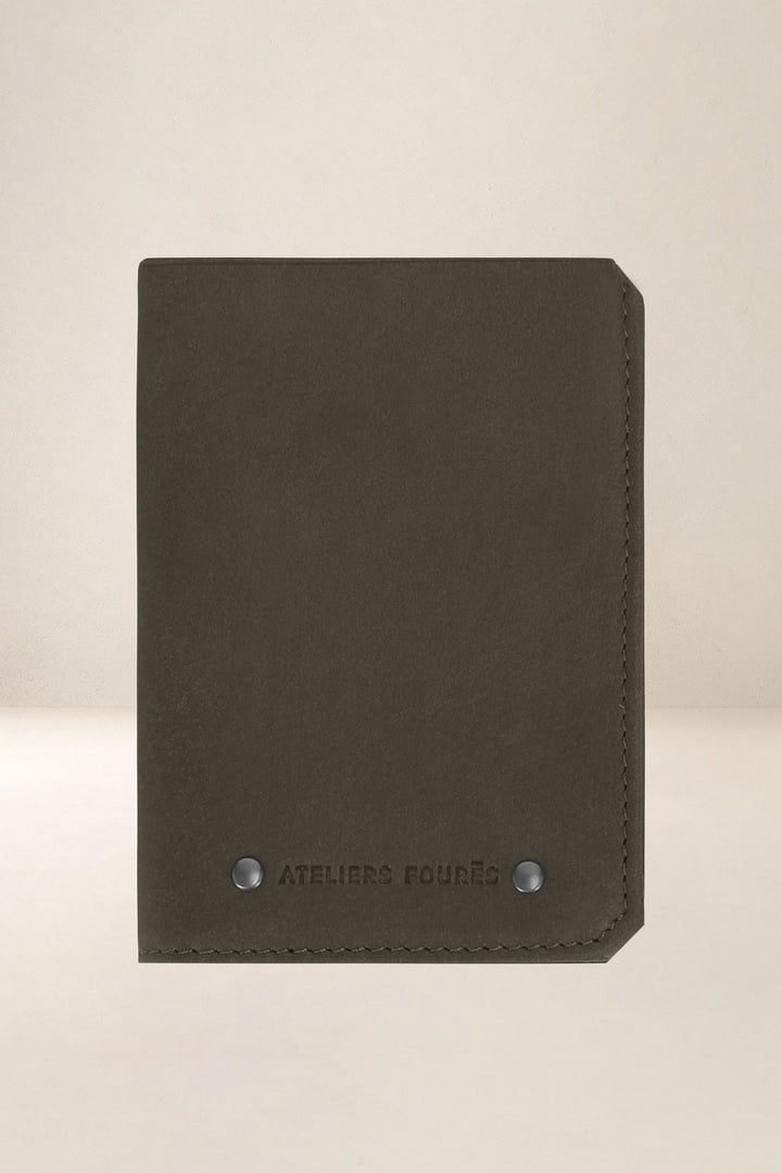 Portefeuille medium en cuir pleine fleur ACHILLE coloris bronze, vue d’ensemble – Ateliers Fourès
