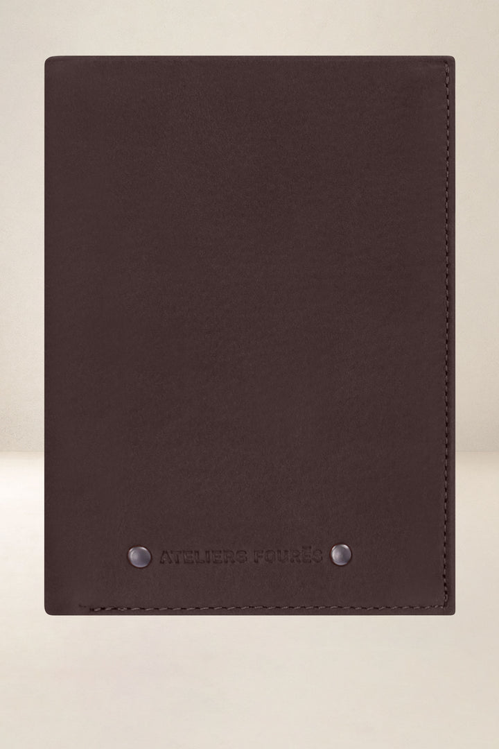 Grand portefeuille en cuir pleine fleur PROMÉTHÉE coloris mustang, vue d’ensemble – Ateliers Fourès
