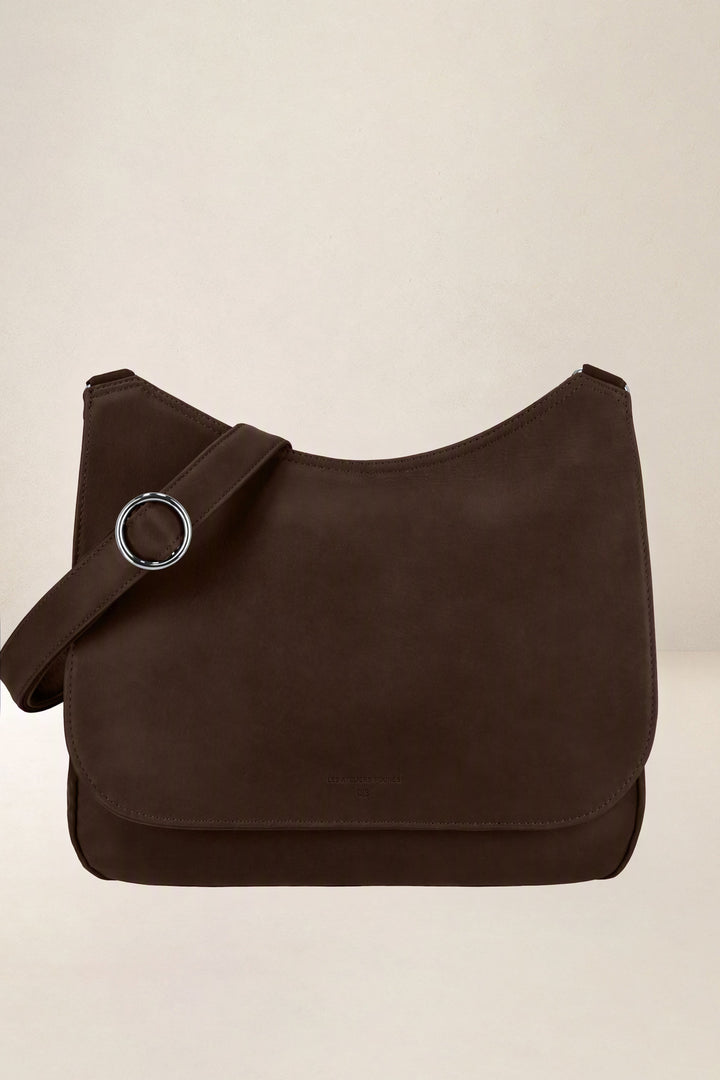 Sac à main en cuir pleine fleur ARTÉMIS coloris chocolat, vue d’ensemble – Ateliers Fourès