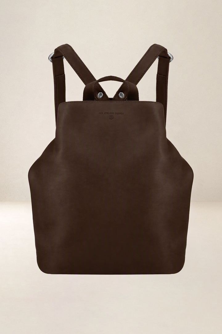 Sac à dos en cuir pleine fleur PSYCHÉ coloris chocolat, vue d’ensemble – Ateliers Fourès