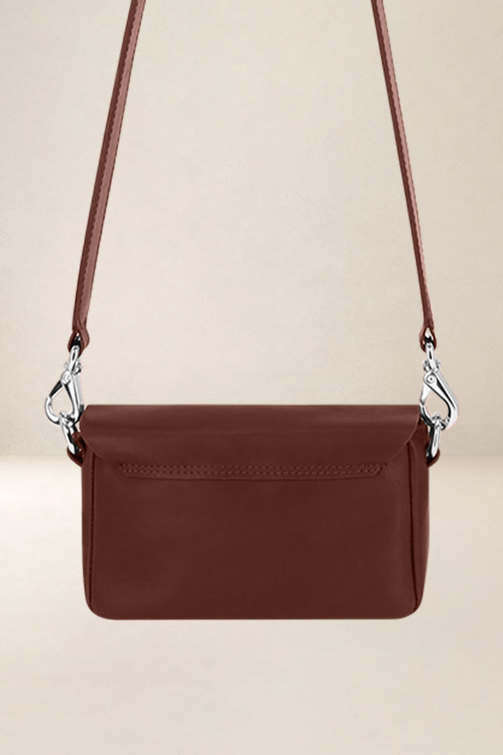 Mini sac en cuir pleine fleur CALISTA coloris fauve, vue de dos – Ateliers Fourès