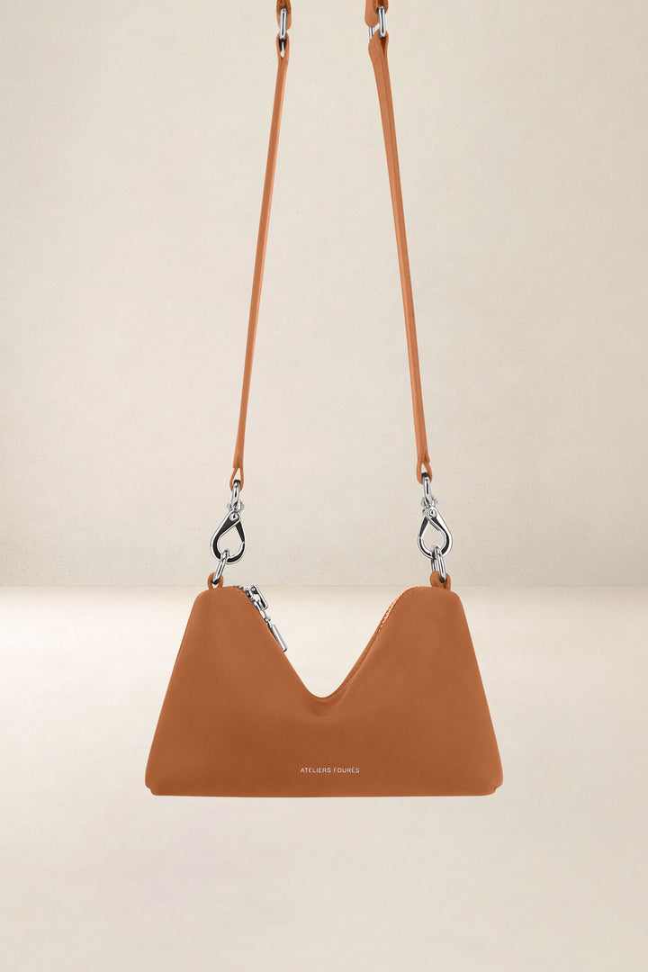 Mini sac en cuir pleine fleur ILIADE coloris lionne, vue d’ensemble – Ateliers Fourès