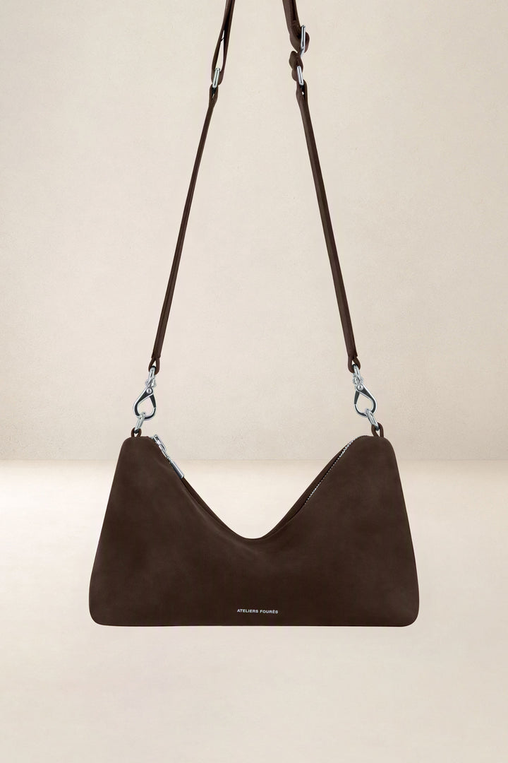 Sac bandoulière en cuir pleine fleur ILIADE coloris chocolat, vue d’ensemble – Ateliers Fourès
