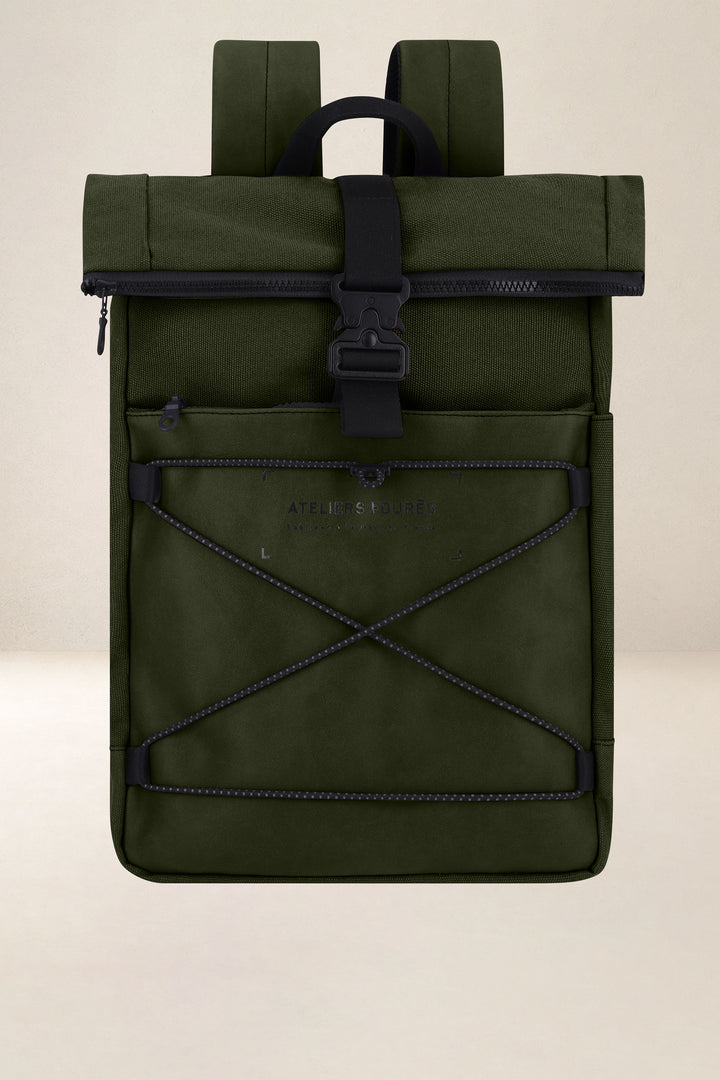 Sac à dos en cuir pleine fleur ARISTOTE coloris kaki, vue d’ensemble – Ateliers Fourès
