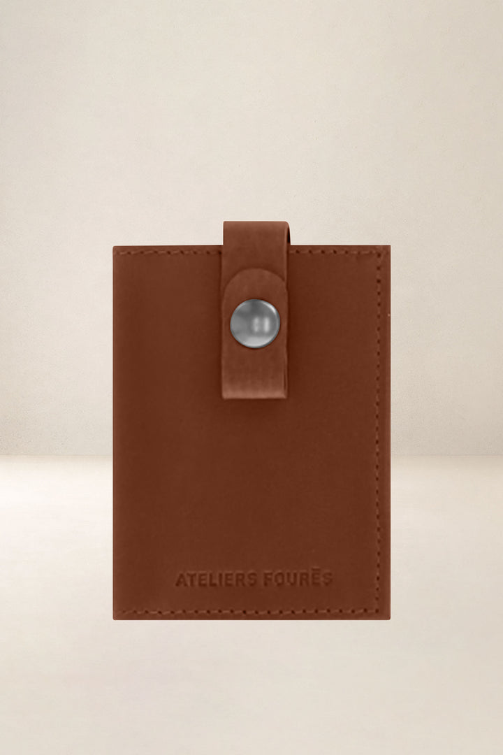 Petite maroquinerie en cuir pleine fleur ARCHIMÈDE coloris fauve, vue d’ensemble – Ateliers Fourès