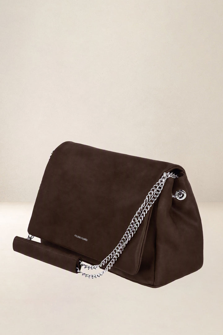 Sac bandoulière en cuir pleine fleur THALASSA coloris chocolat, vue de profil n°1 – Ateliers Fourès