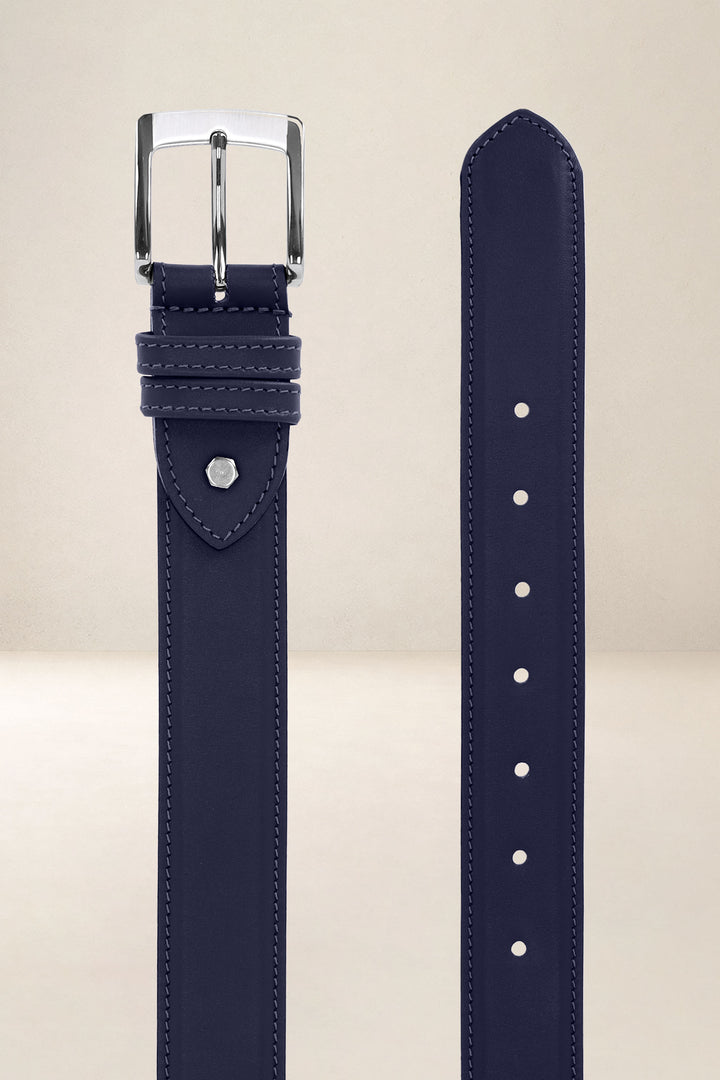 Ceinture en cuir pleine fleur VÉTIVER coloris marine, vue de face n°2 – Ateliers Fourès