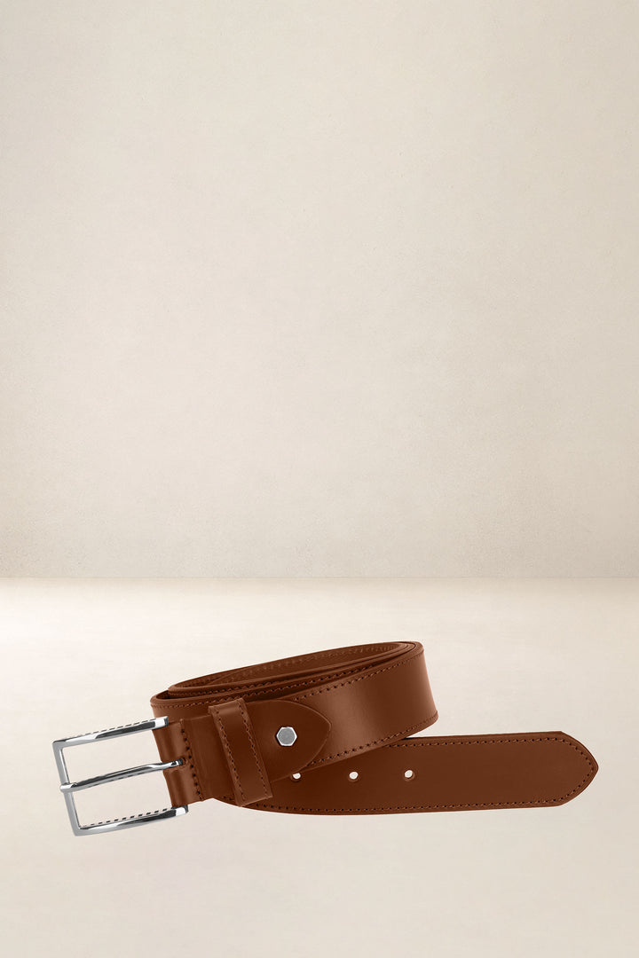 Ceinture en cuir pleine fleur CHÊNE coloris cognac, vue d’ensemble – Ateliers Fourès