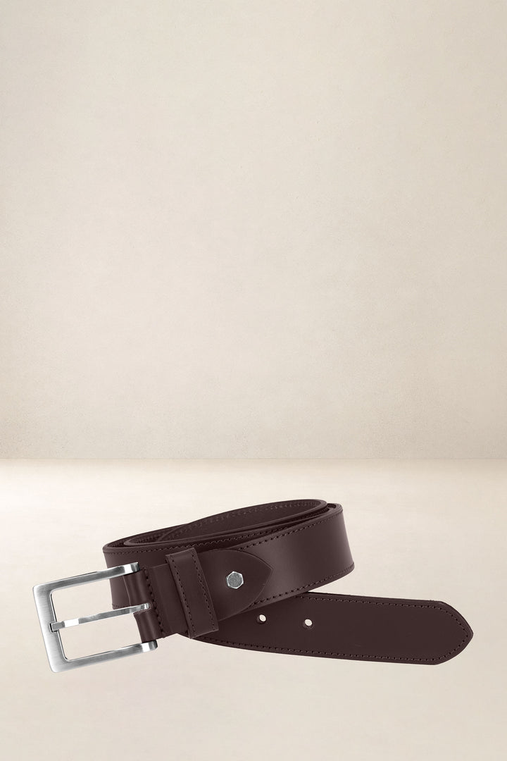 Ceinture en cuir pleine fleur NOYER coloris marron, vue d’ensemble – Ateliers Fourès