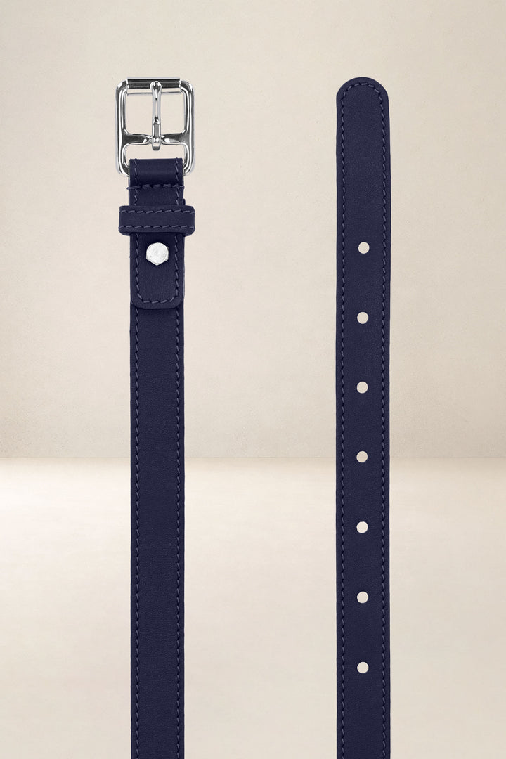 Ceinture en cuir pleine fleur PENSÉE coloris marine, vue de face n°2 – Ateliers Fourès