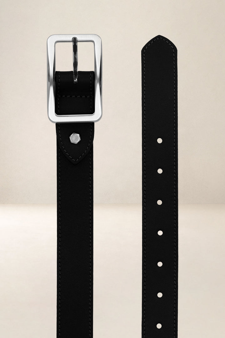 Ceinture en cuir pleine fleur PIVOINE coloris noir, vue de face n°2 – Ateliers Fourès