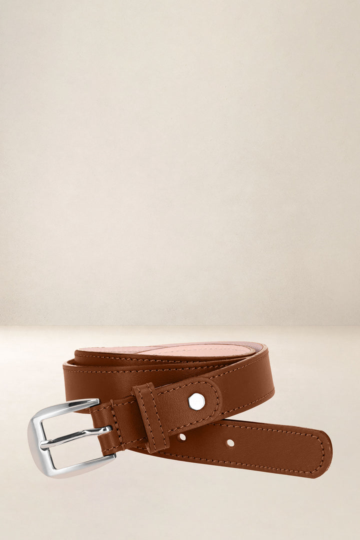 Ceinture en cuir pleine fleur JASMIN coloris cognac, vue de face n°1 – Ateliers Fourès