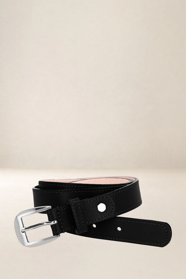 Ceinture en cuir pleine fleur JASMIN coloris noir, vue d’ensemble – Ateliers Fourès