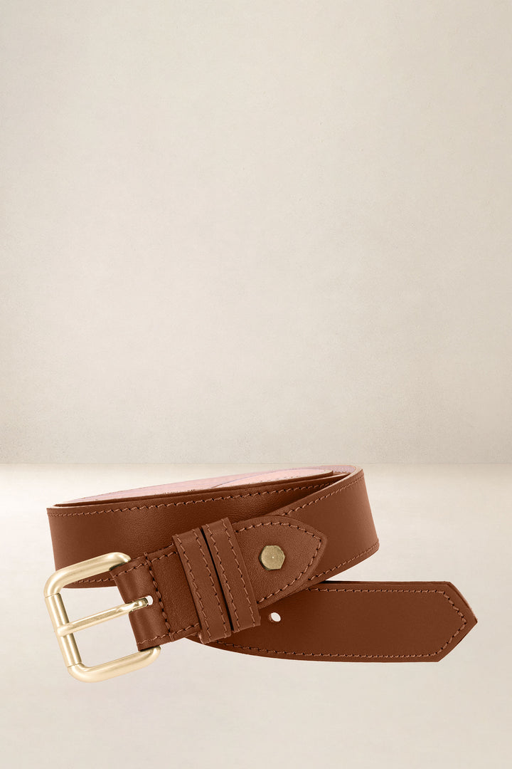 Ceinture en cuir pleine fleur DAHLIA coloris cognac, vue de face n°1 – Ateliers Fourès