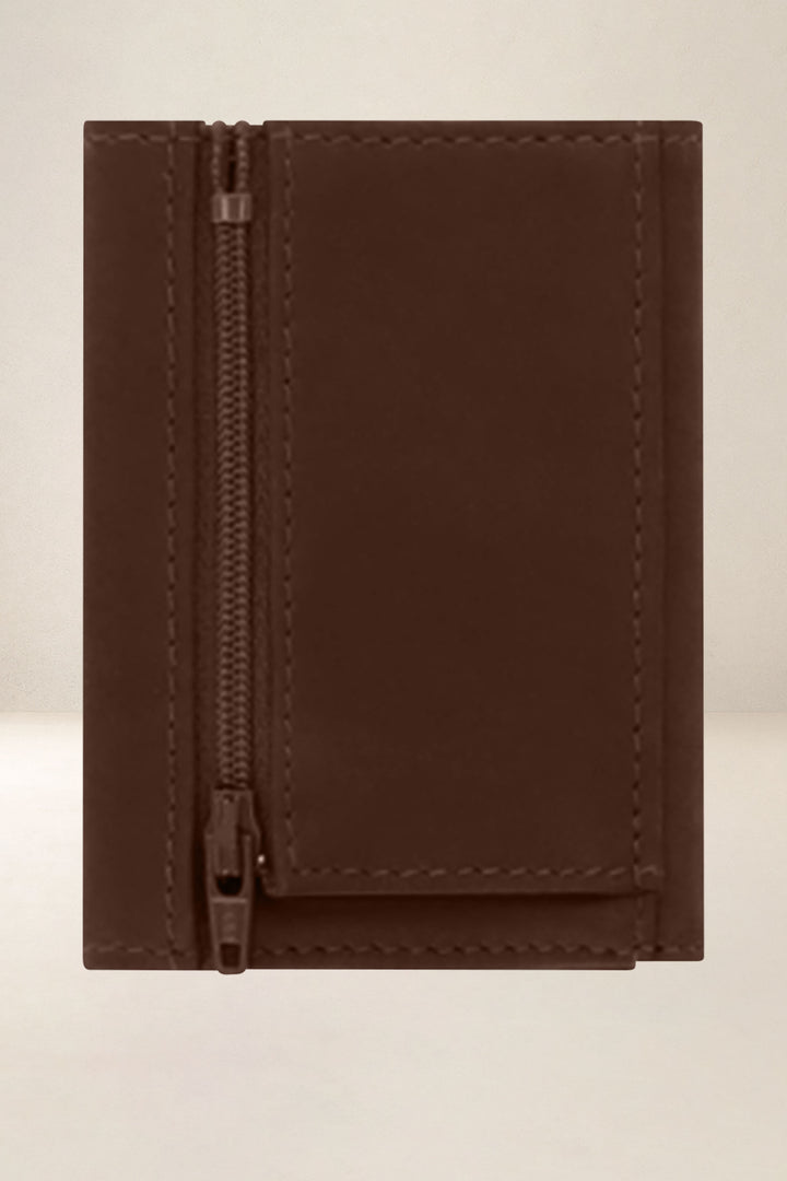 Portefeuille compact en cuir pleine fleur THASOS coloris cognac, vue de dos – Ateliers Fourès