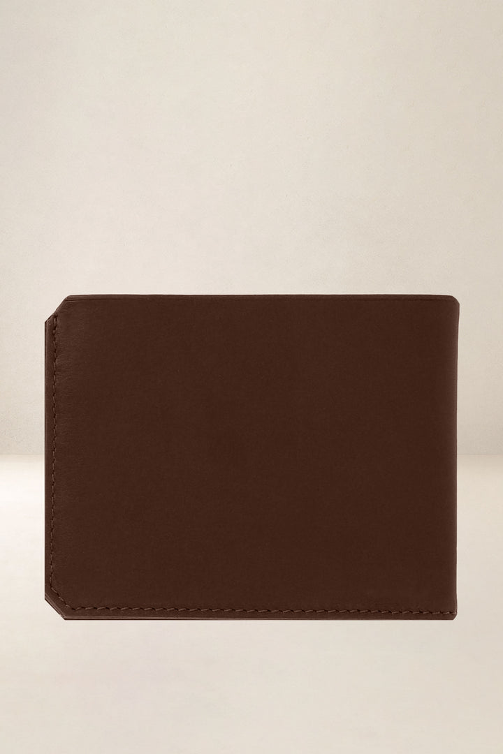 Portefeuille medium en cuir pleine fleur ULYSSE coloris cognac, vue de dos – Ateliers Fourès