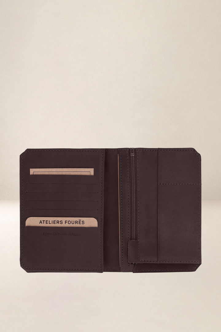 Grand portefeuille en cuir pleine fleur PROMÉTHÉE coloris mustang, vue intérieure n°1 – Ateliers Fourès