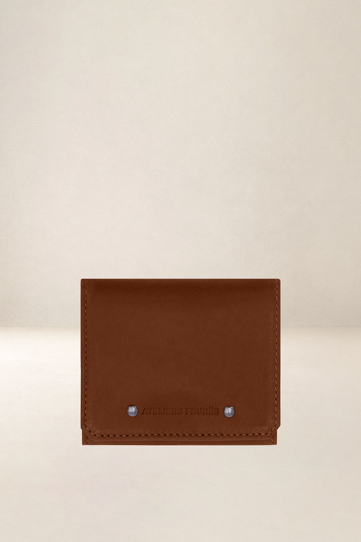 Porte-monnaie en cuir pleine fleur MINOTAURE coloris fauve, vue d’ensemble – Ateliers Fourès