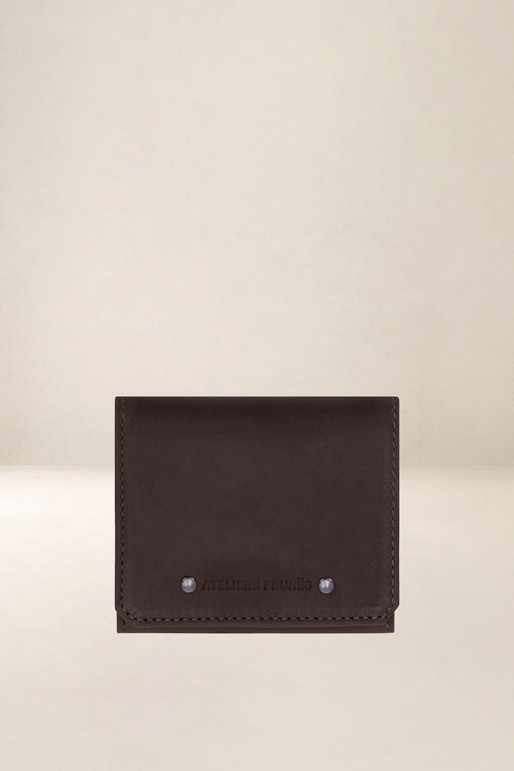 Porte-monnaie en cuir pleine fleur MINOTAURE coloris mustang, vue d’ensemble – Ateliers Fourès