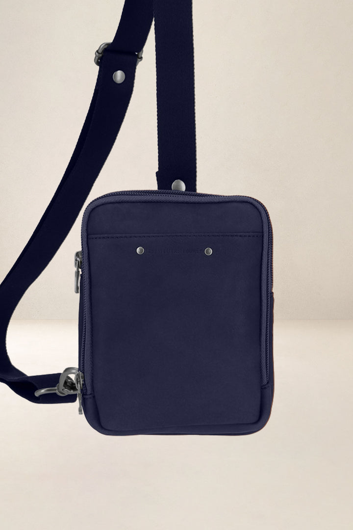 Holster en cuir pleine fleur ORION coloris marine, vue d’ensemble – Ateliers Fourès