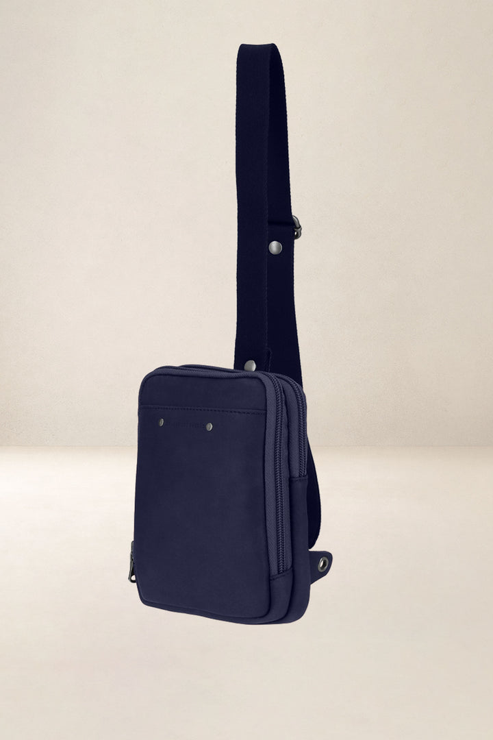 Holster en cuir pleine fleur ORION coloris marine, vue de profil – Ateliers Fourès