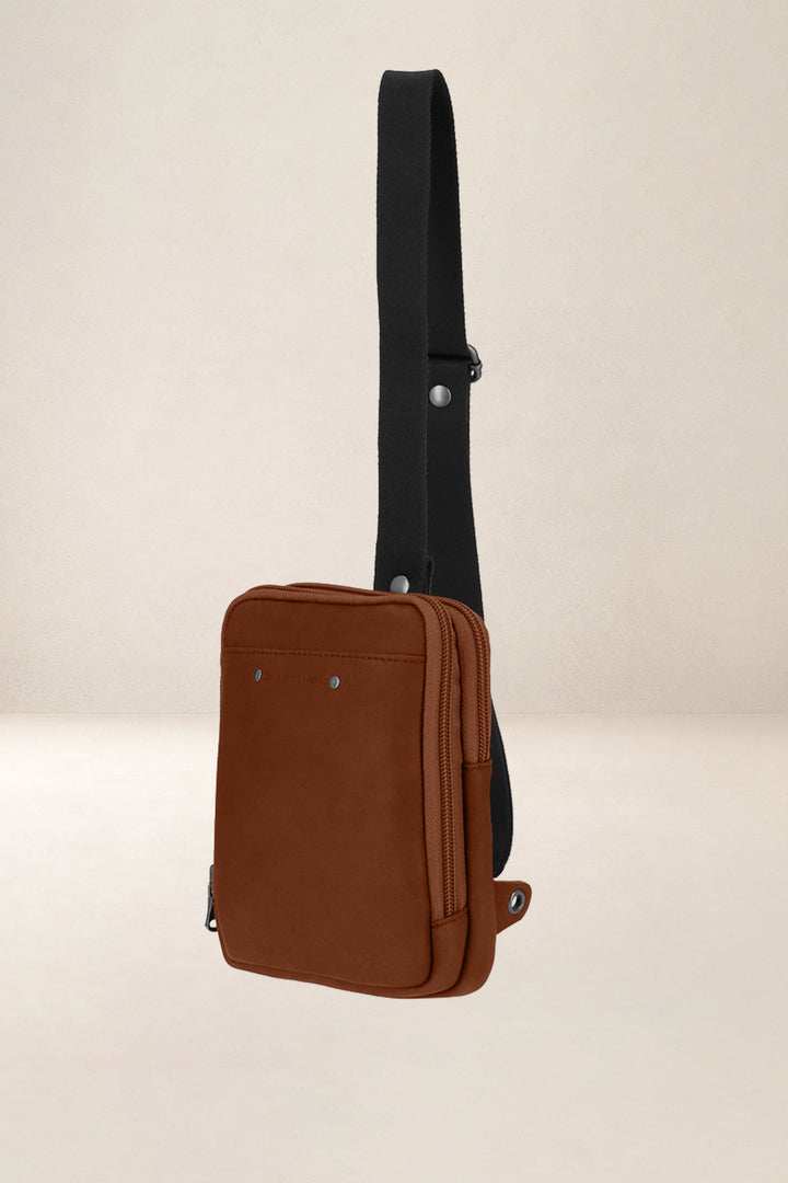 Holster en cuir pleine fleur ORION coloris fauve, vue de profil – Ateliers Fourès