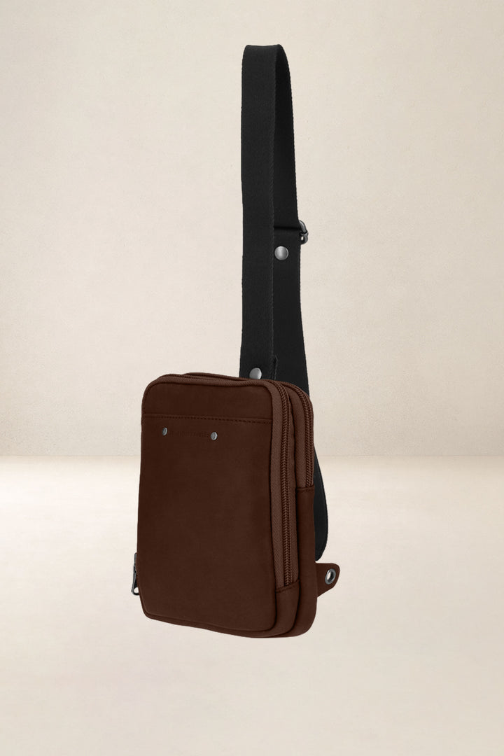 Holster en cuir pleine fleur ORION coloris cognac, vue de profil – Ateliers Fourès