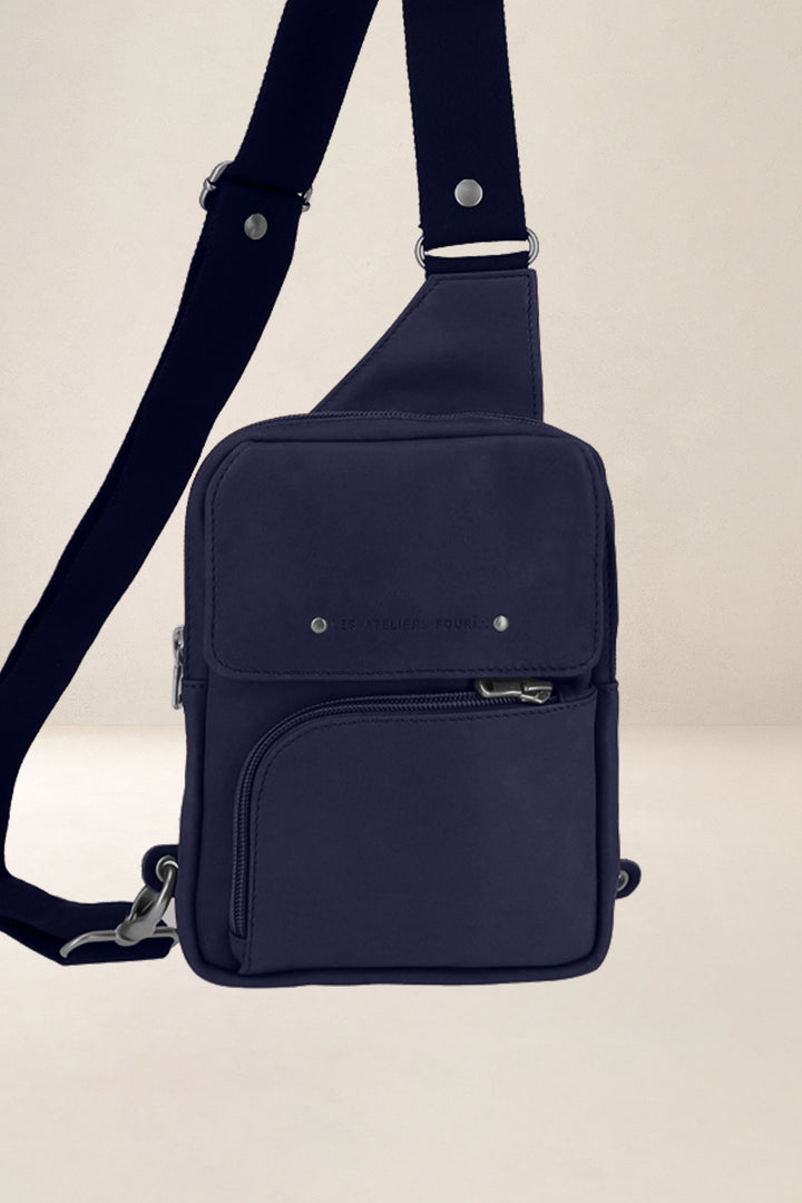Holster en cuir pleine fleur PALLAS coloris marine, vue d’ensemble – Ateliers Fourès