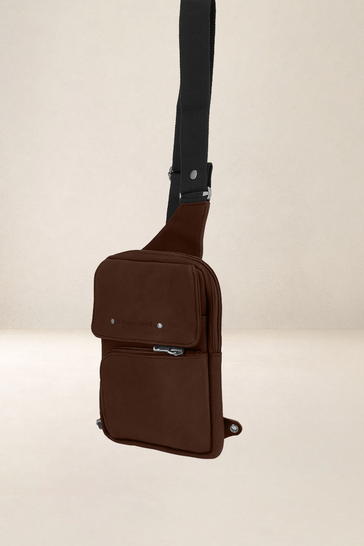 Holster en cuir pleine fleur PALLAS coloris cognac, vue de profil – Ateliers Fourès