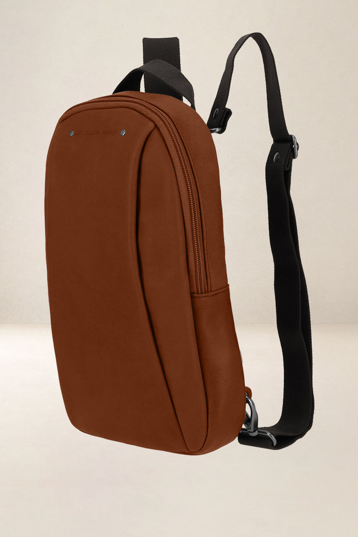 Holster en cuir pleine fleur OURANOS coloris fauve, vue de profil n°1 – Ateliers Fourès