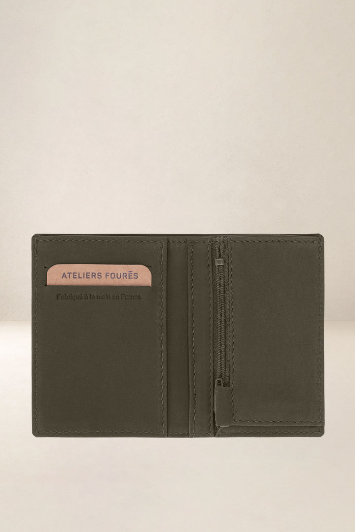 Portefeuille compact en cuir pleine fleur PÉGASE coloris bronze, vue intérieure n°1 – Ateliers Fourès