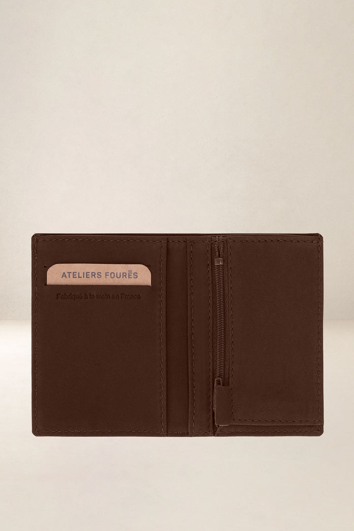 Portefeuille compact en cuir pleine fleur PÉGASE coloris cognac, vue intérieure n°1 – Ateliers Fourès