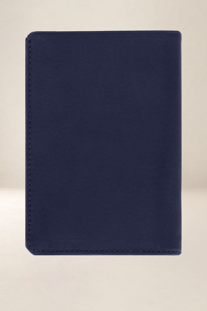 Portefeuille medium en cuir pleine fleur PHÉBUS coloris marine, vue de dos – Ateliers Fourès