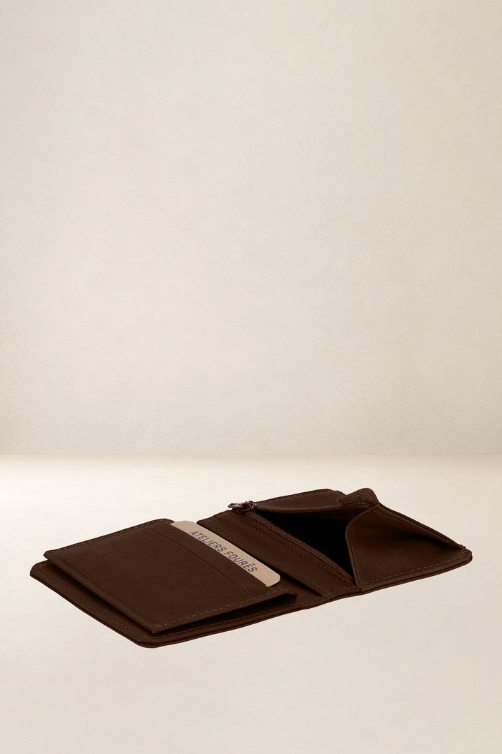 Portefeuille compact en cuir pleine fleur PÉGASE coloris cognac, vue intérieure n°4 – Ateliers Fourès