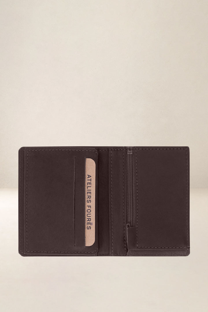Portefeuille compact en cuir pleine fleur PÉGASE coloris mustang, vue intérieure n°2 – Ateliers Fourès