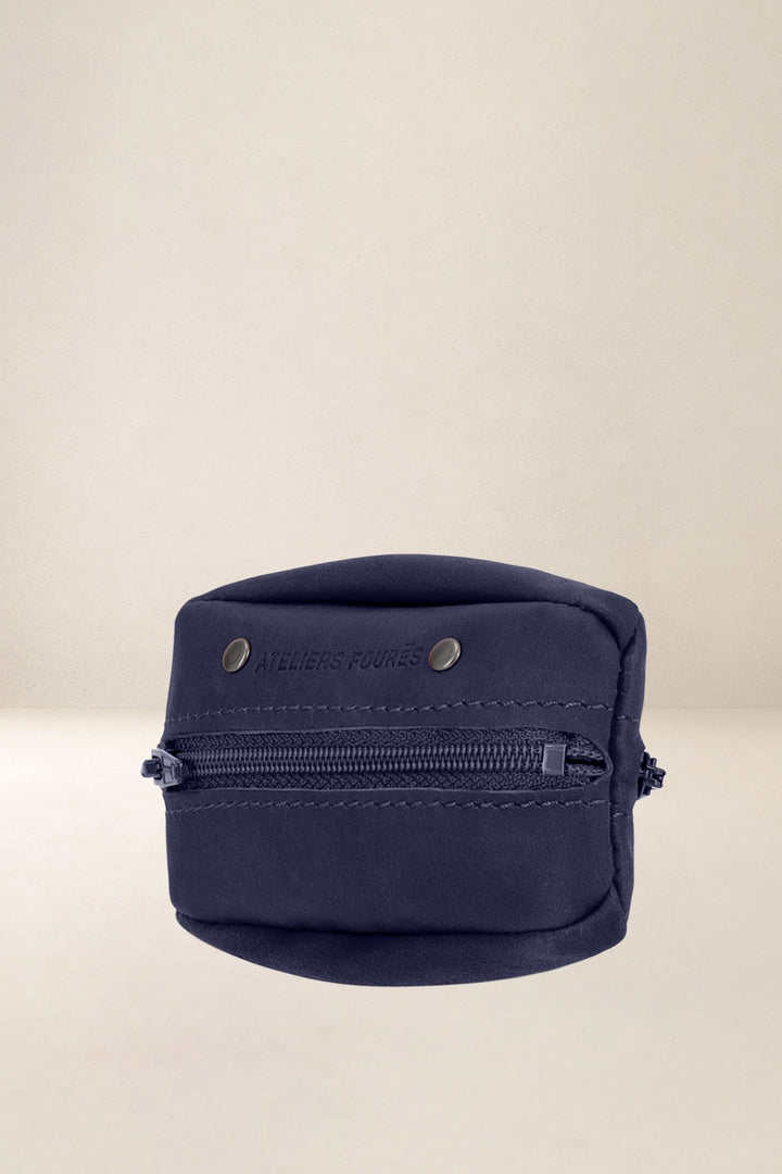 Porte-monnaie en cuir pleine fleur HECTOR coloris marine, vue de profil – Ateliers Fourès