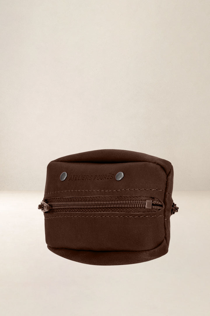 Porte-monnaie en cuir pleine fleur HECTOR coloris cognac, vue de profil – Ateliers Fourès