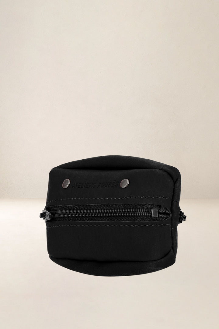 Porte-monnaie en cuir pleine fleur HECTOR coloris noir, vue de profil – Ateliers Fourès