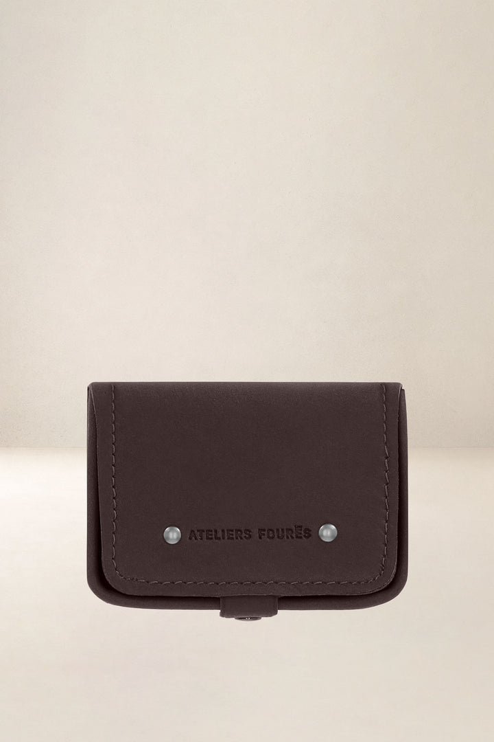 Porte-cartes en cuir pleine fleur ÉLÉOS coloris mustang, vue d’ensemble – Ateliers Fourès