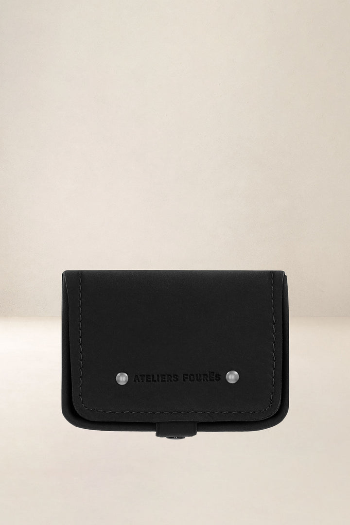 Porte-cartes en cuir pleine fleur ÉLÉOS coloris noir, vue d’ensemble – Ateliers Fourès