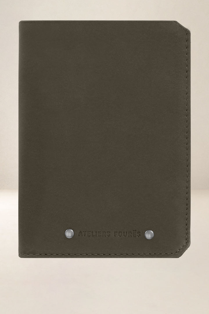 Grand portefeuille en cuir pleine fleur PROMÉTHÉE coloris bronze, vue d’ensemble – Ateliers Fourès