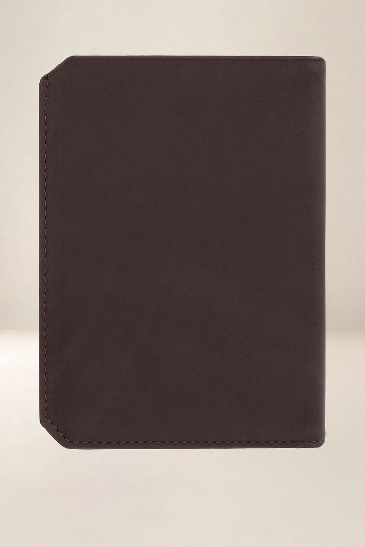 Grand portefeuille en cuir pleine fleur PROMÉTHÉE coloris mustang, vue de dos – Ateliers Fourès