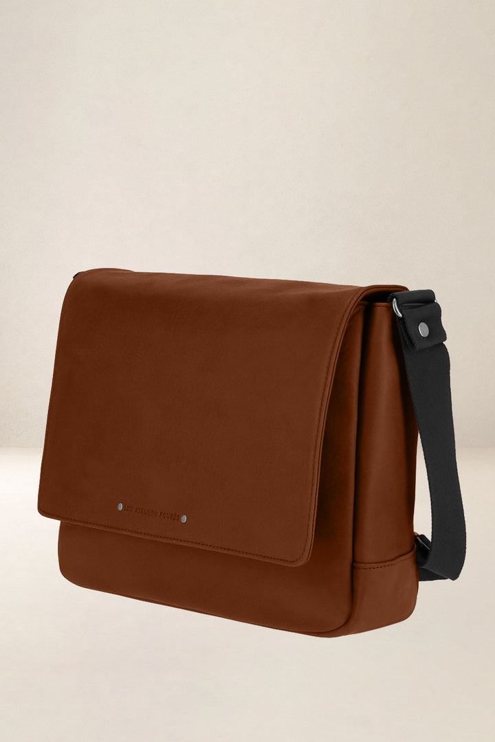 Sac de travail en cuir pleine fleur PAN coloris fauve, vue de profil – Ateliers Fourès