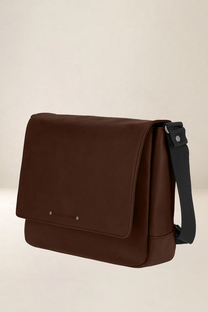 Sac de travail en cuir pleine fleur PAN coloris cognac, vue de profil – Ateliers Fourès