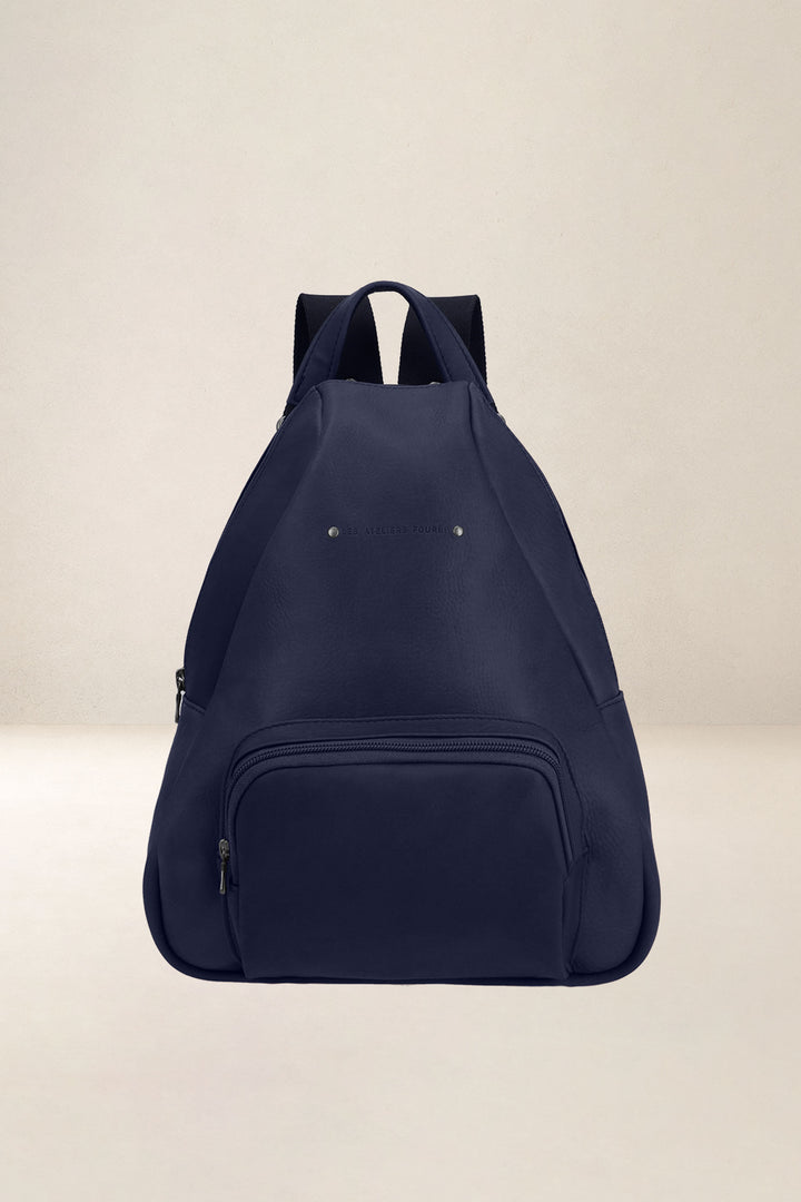 Sac à dos en cuir pleine fleur EOLE coloris marine, vue d’ensemble – Ateliers Fourès