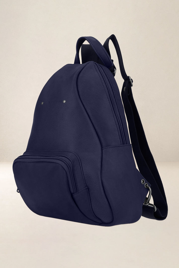Sac à dos en cuir pleine fleur EOLE coloris marine, vue de profil n°1 – Ateliers Fourès
